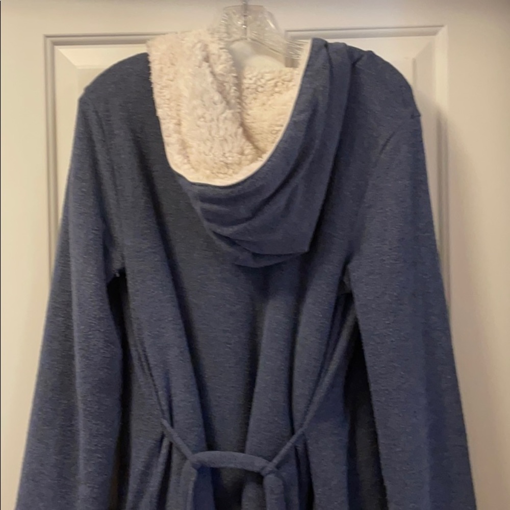Splendid Robe - Picture 3 of 3